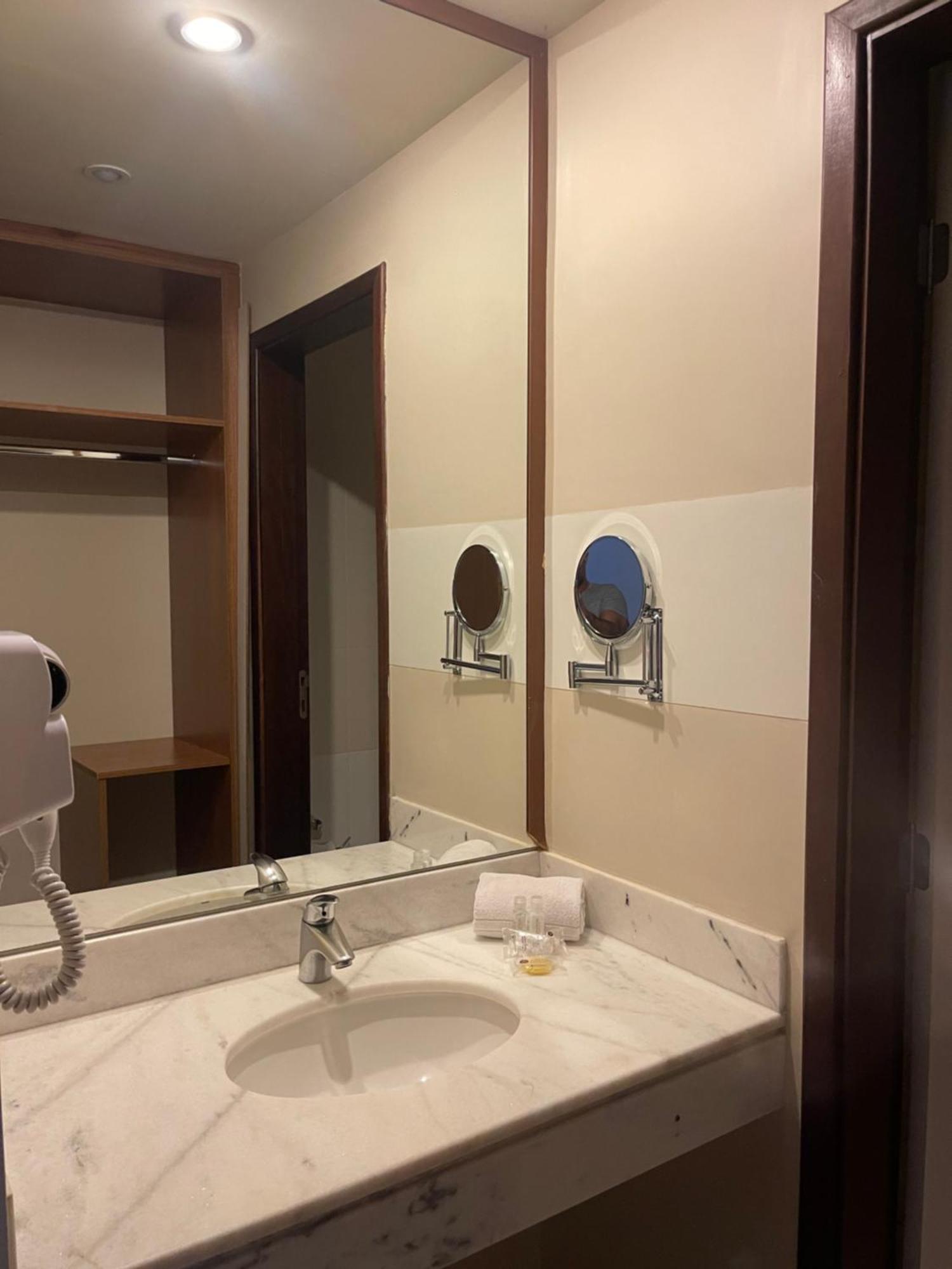 باورو Suite Premium - Metropolitan Square Hotel المظهر الخارجي الصورة